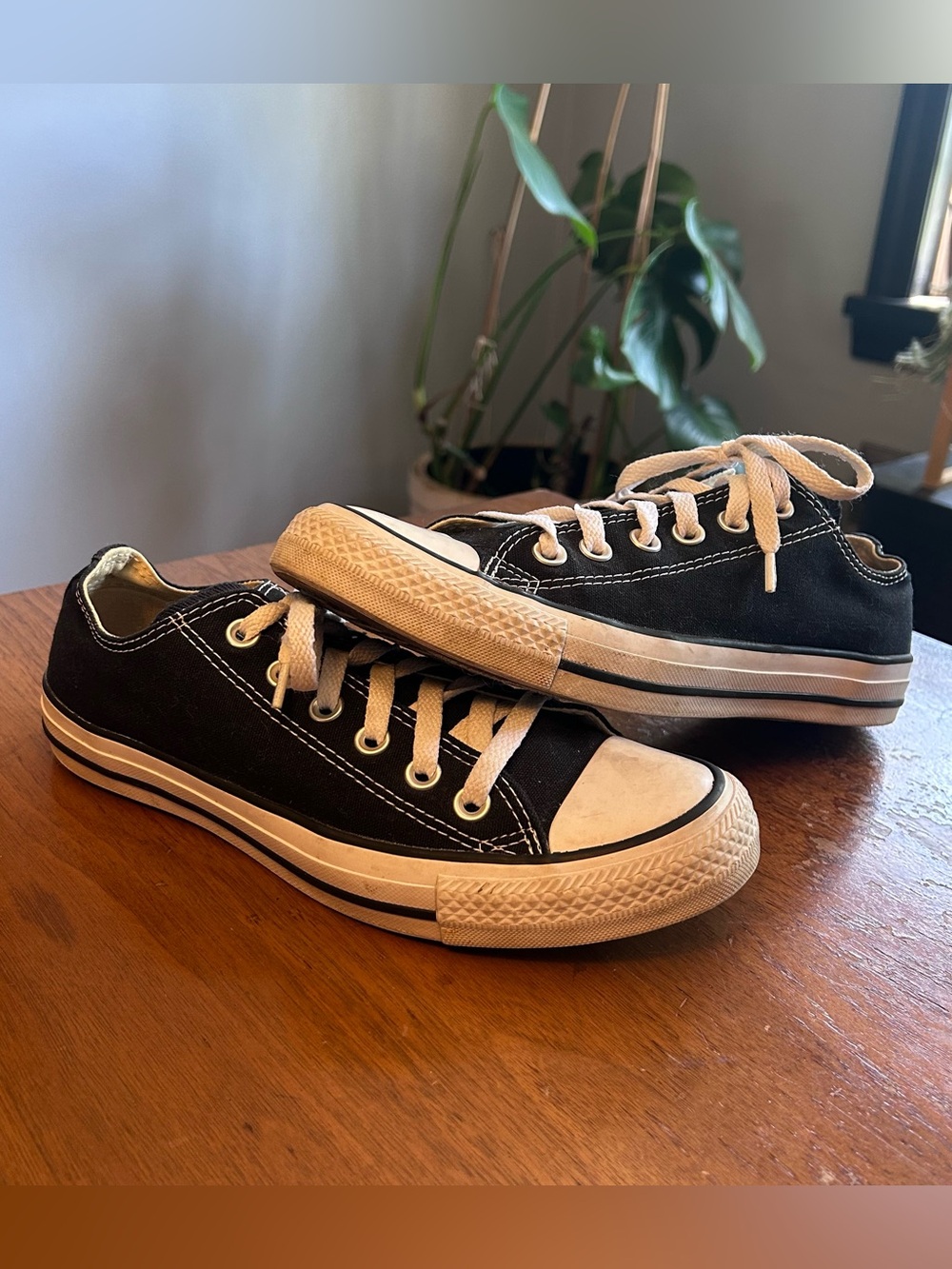 Converse Chuck Taylor All Stars Low Top Canvas Black White Lace Up Sneakers W 8